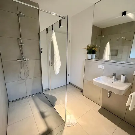 Ferienhaus Luxus-ferienhaus Mit Saunen Und Großem Garten *